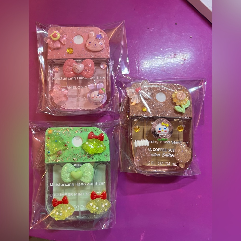 3/Cute Hand Sanitizer Set with Decorative Holders